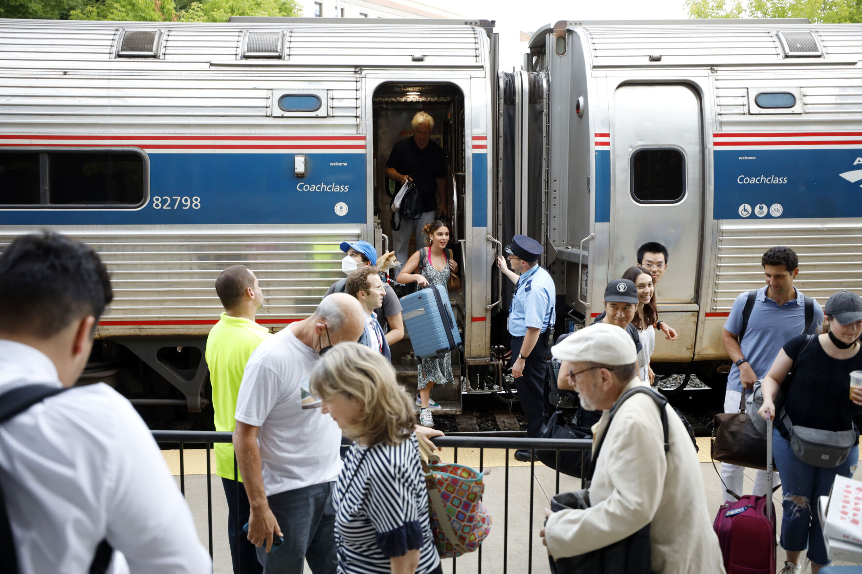 people get off train (copy)
